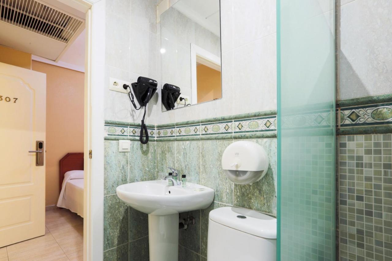 Small Double Room,1371316421:JPEG